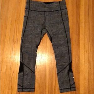 Lululemon pace rival crop size 6